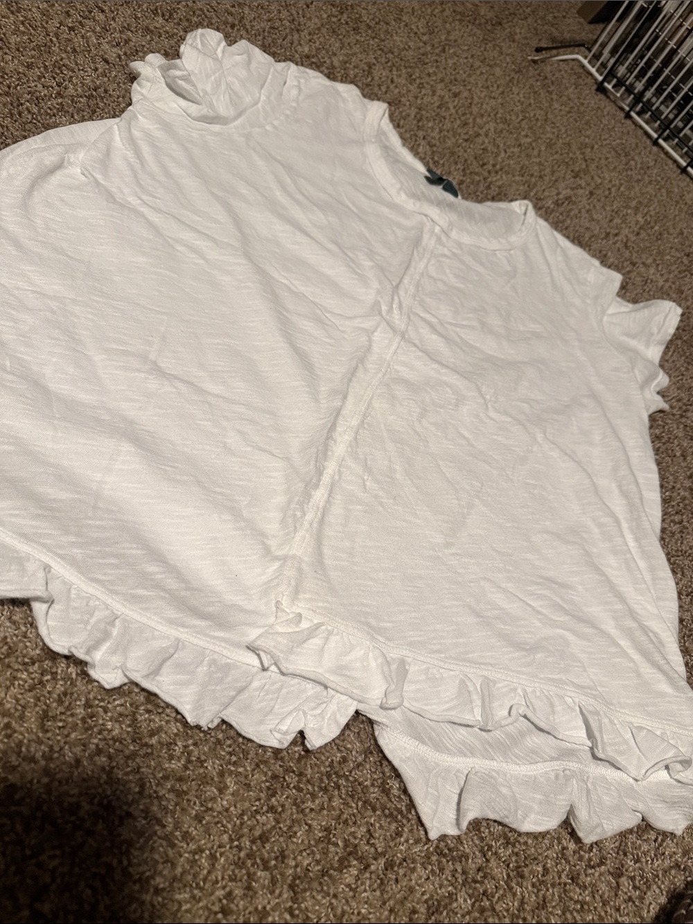 White burnout ruffle hem tee (XL) - EUC!
